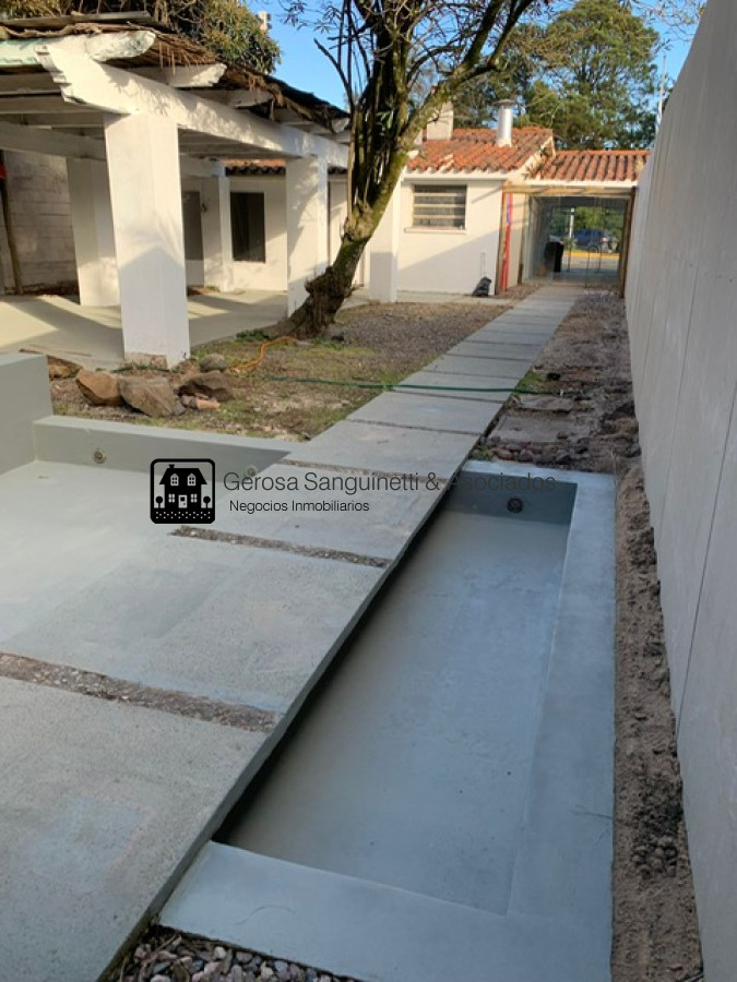 Local Comercial ID.2600 - Sobre la ruta - Excelente local en La Barra en alquiler anual