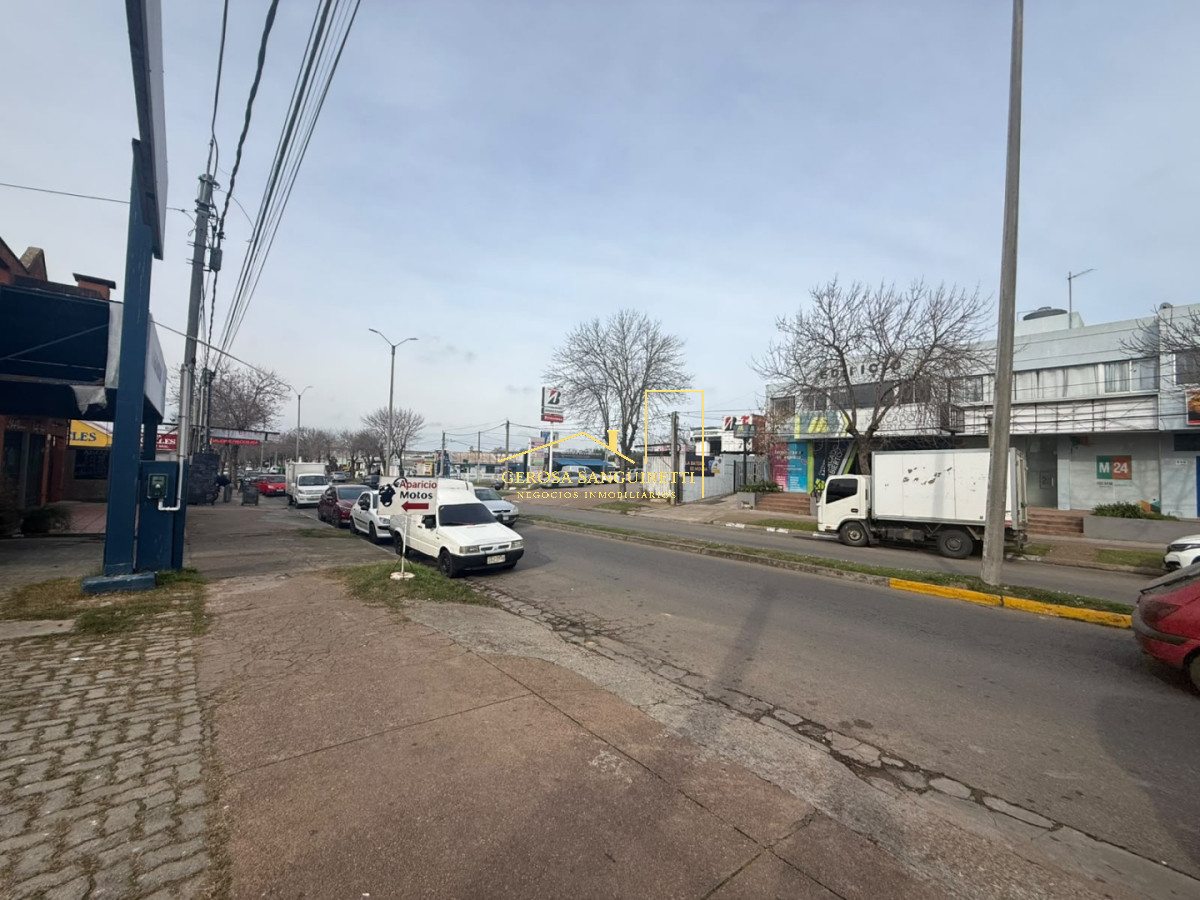Local Comercial ID.3620 - Excelente local, ideal Taller de autos 