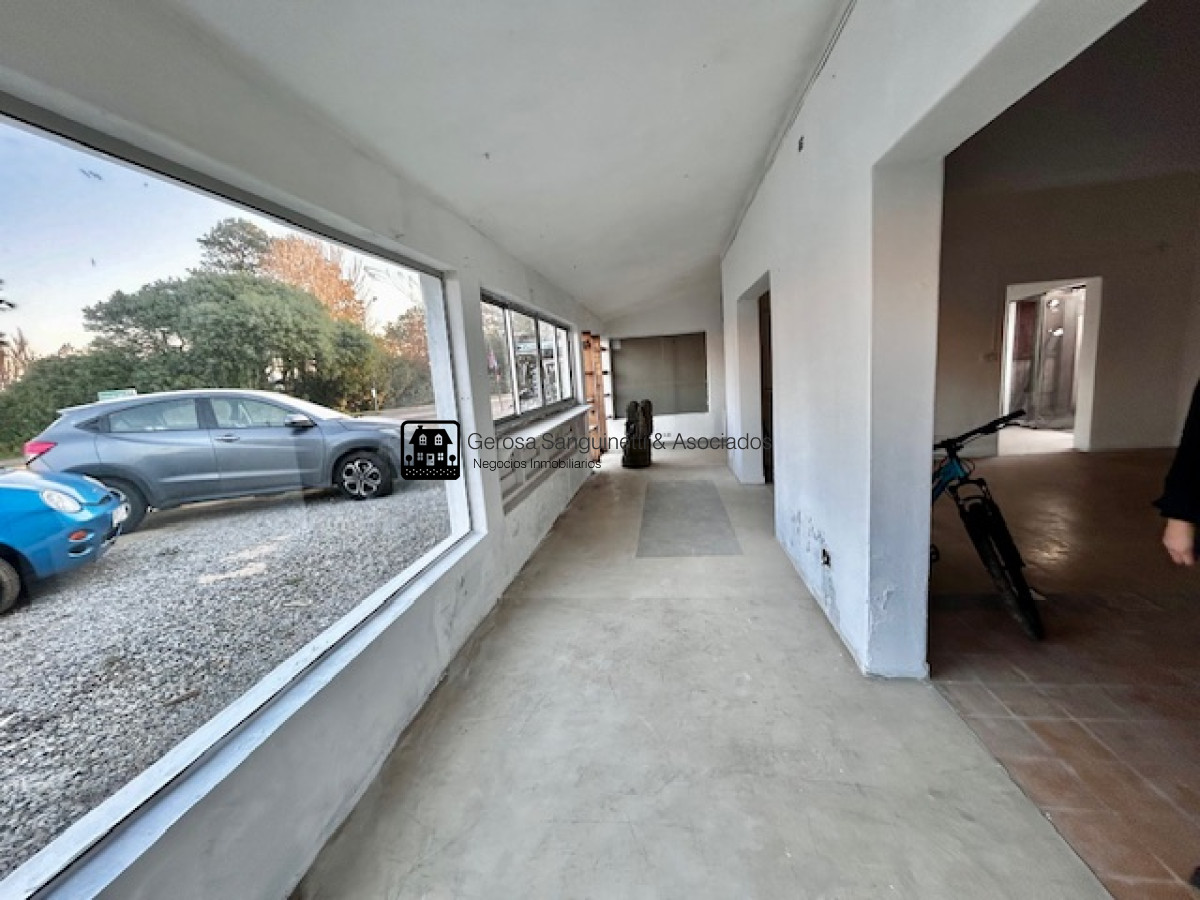 Local Comercial ID.2600 - Sobre la ruta - Excelente local en La Barra en alquiler anual