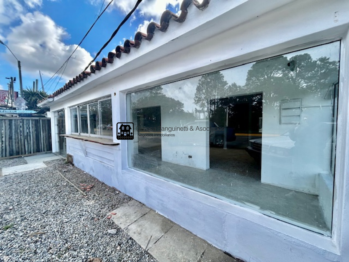Local Comercial ID.2600 - Sobre la ruta - Excelente local en La Barra en alquiler anual
