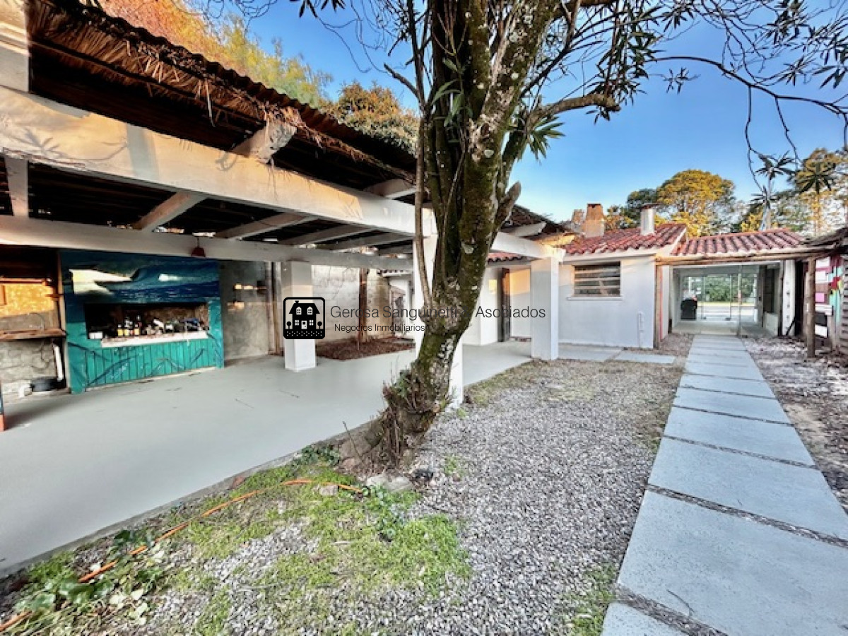 Local Comercial ID.2600 - Sobre la ruta - Excelente local en La Barra en alquiler anual