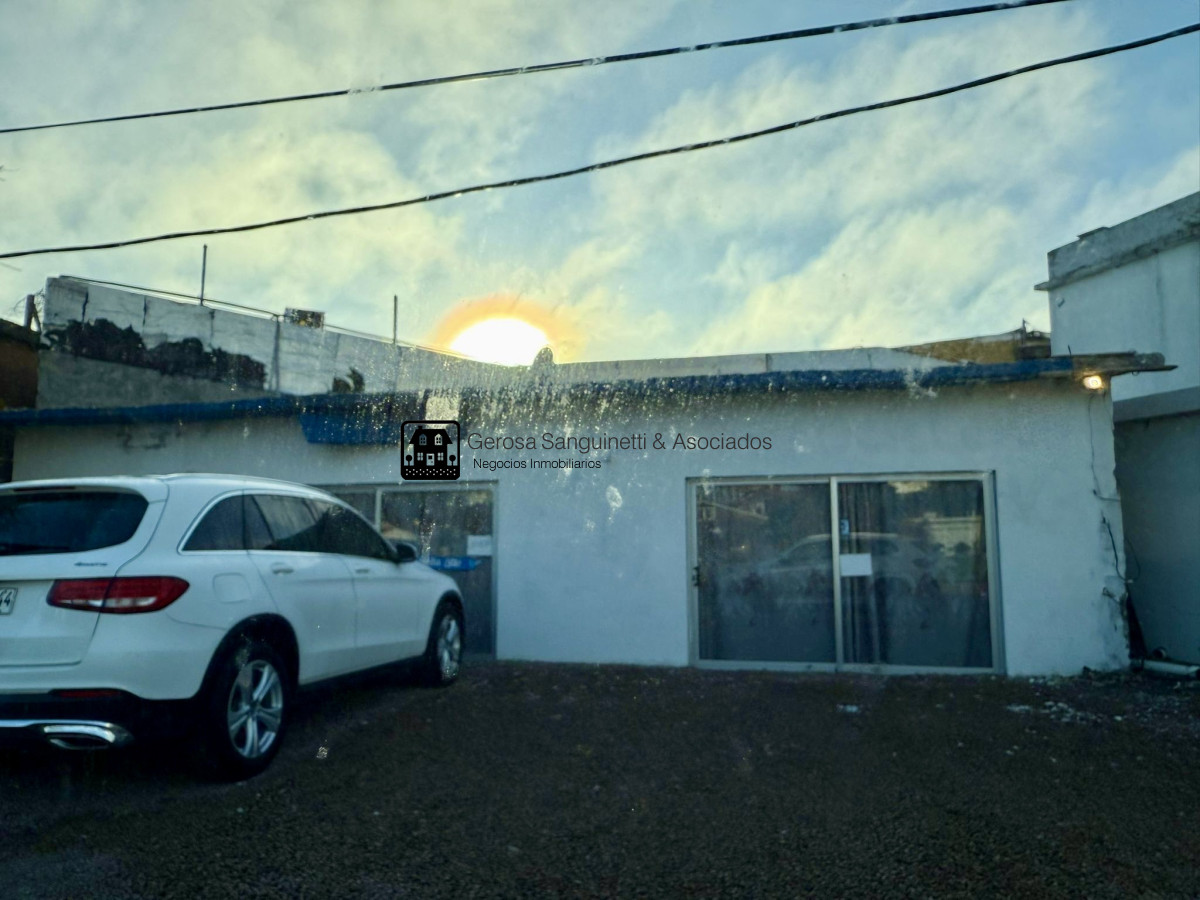 Local Comercial ID.2298 - Local en venta con renta excelente  ubicación 