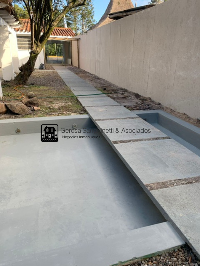 Local Comercial ID.2600 - Sobre la ruta - Excelente local en La Barra en alquiler anual