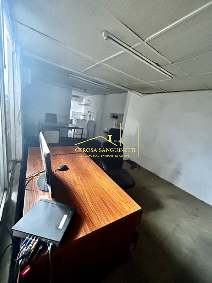 Local Comercial ID.3620 - Excelente local, ideal Taller de autos 