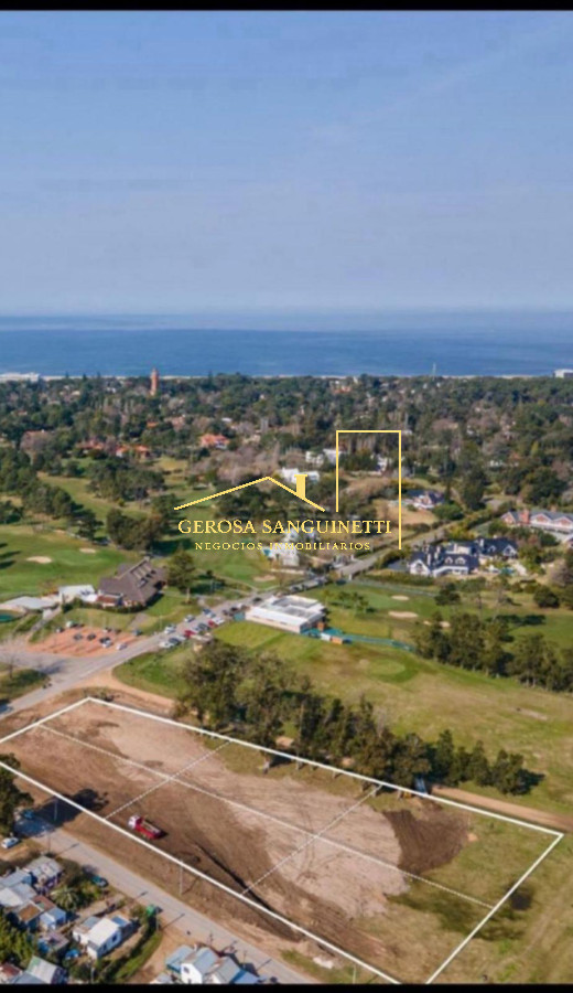 Espectacular terreno en venta frente al Golf - GST3225T