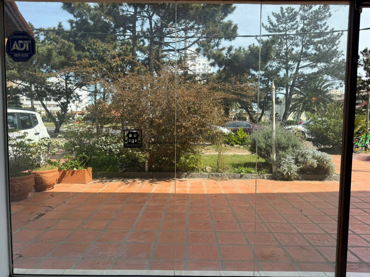 Oficina ID.3210 - Local oficina en alquiler en Punta del Este