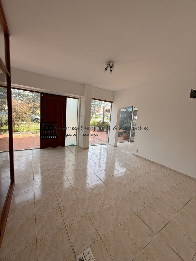 Oficina ID.3210 - Local oficina en alquiler en Punta del Este