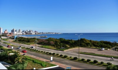 Apartamento en venta y alquiler temporario Playa Mansa 3 dormitorios