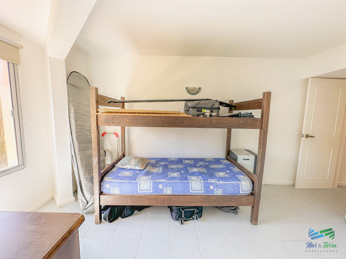 Apartamento ID.5490 - En venta apartamento de 3 dormitorios frente al mar en Pinares, Punta del Este