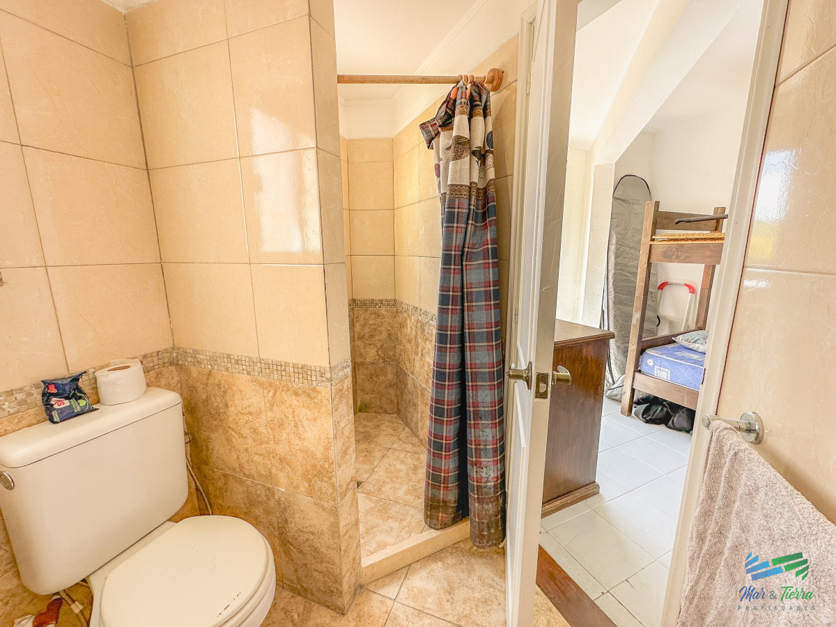 Apartamento ID.5490 - En venta apartamento de 3 dormitorios frente al mar en Pinares, Punta del Este