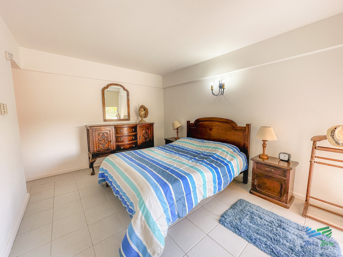 Apartamento ID.5490 - En venta apartamento de 3 dormitorios frente al mar en Pinares, Punta del Este