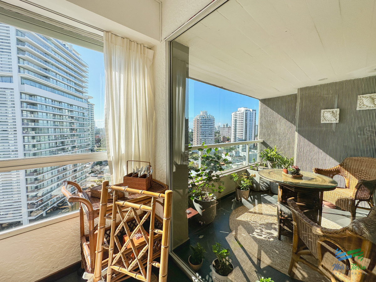 Apartamento ID.5492 - En venta apartamento 3 dormitorios en Brava, Punta del Este.