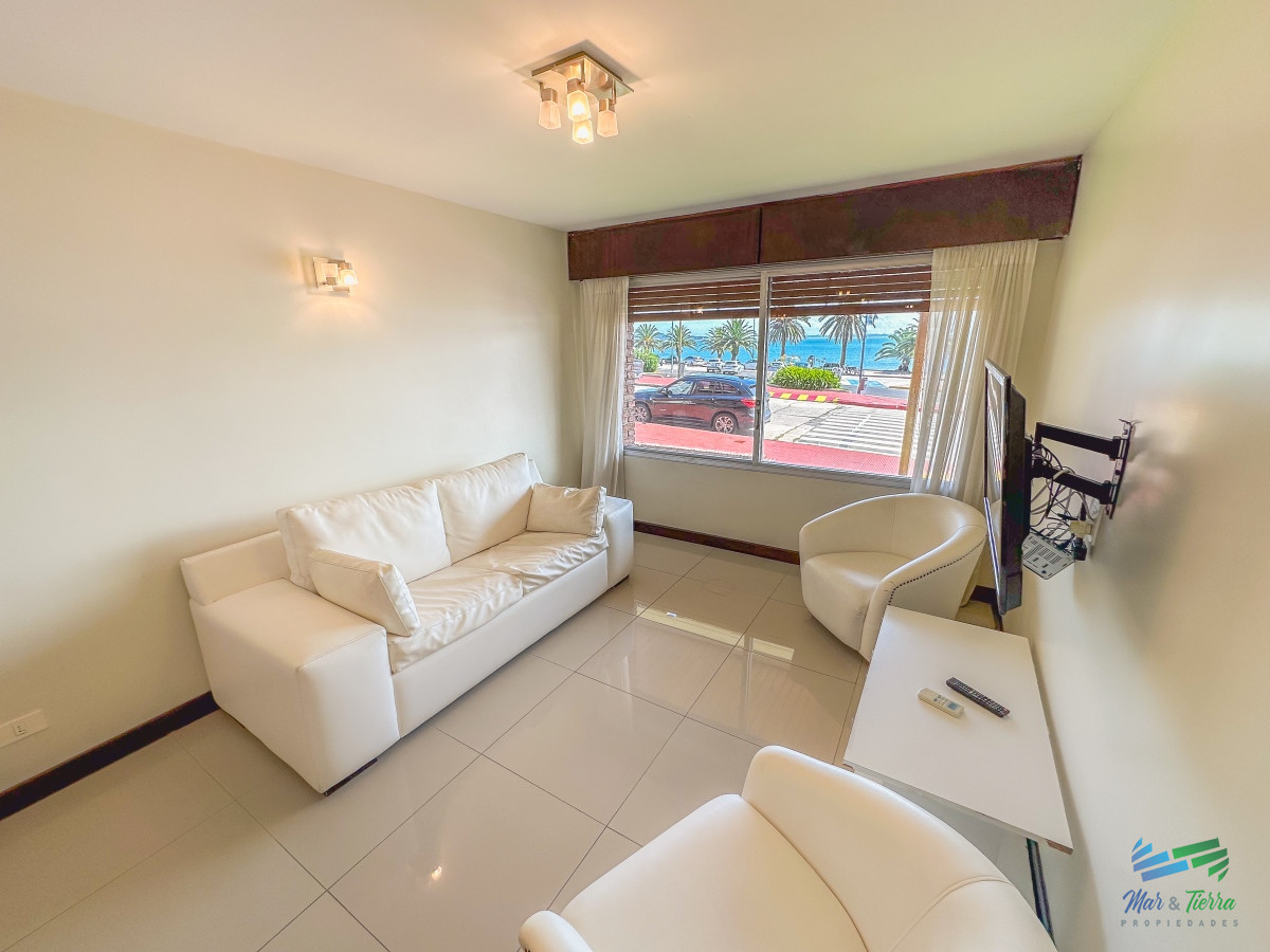Apartamento ID.4691 - En venta apartamento 2 dormitorios, primera linea al mar en Peninsula, Punta del Este
