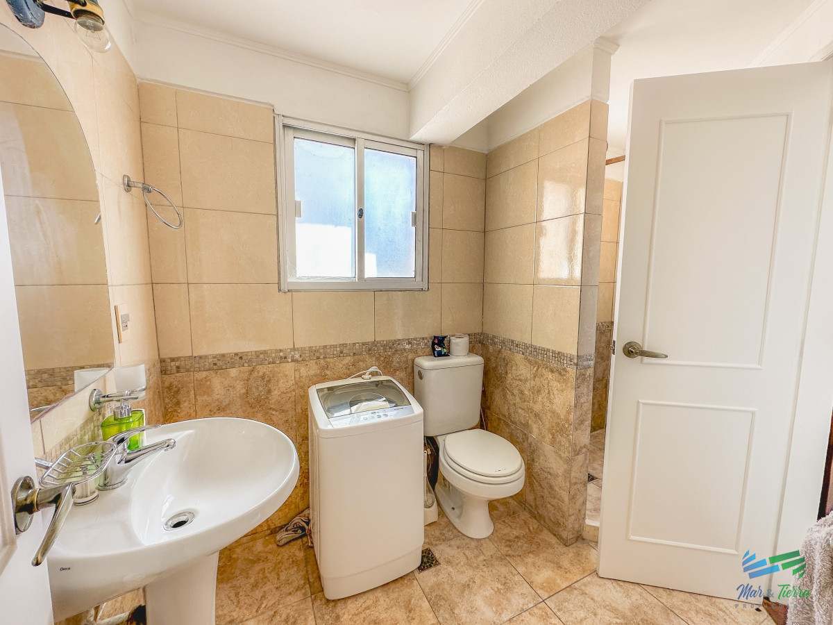 Apartamento ID.5490 - En venta apartamento de 3 dormitorios frente al mar en Pinares, Punta del Este