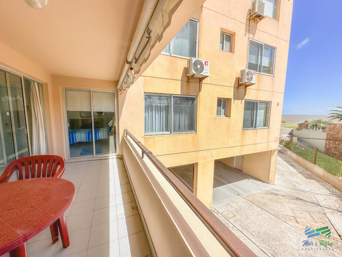 Apartamento ID.5490 - En venta apartamento de 3 dormitorios frente al mar en Pinares, Punta del Este