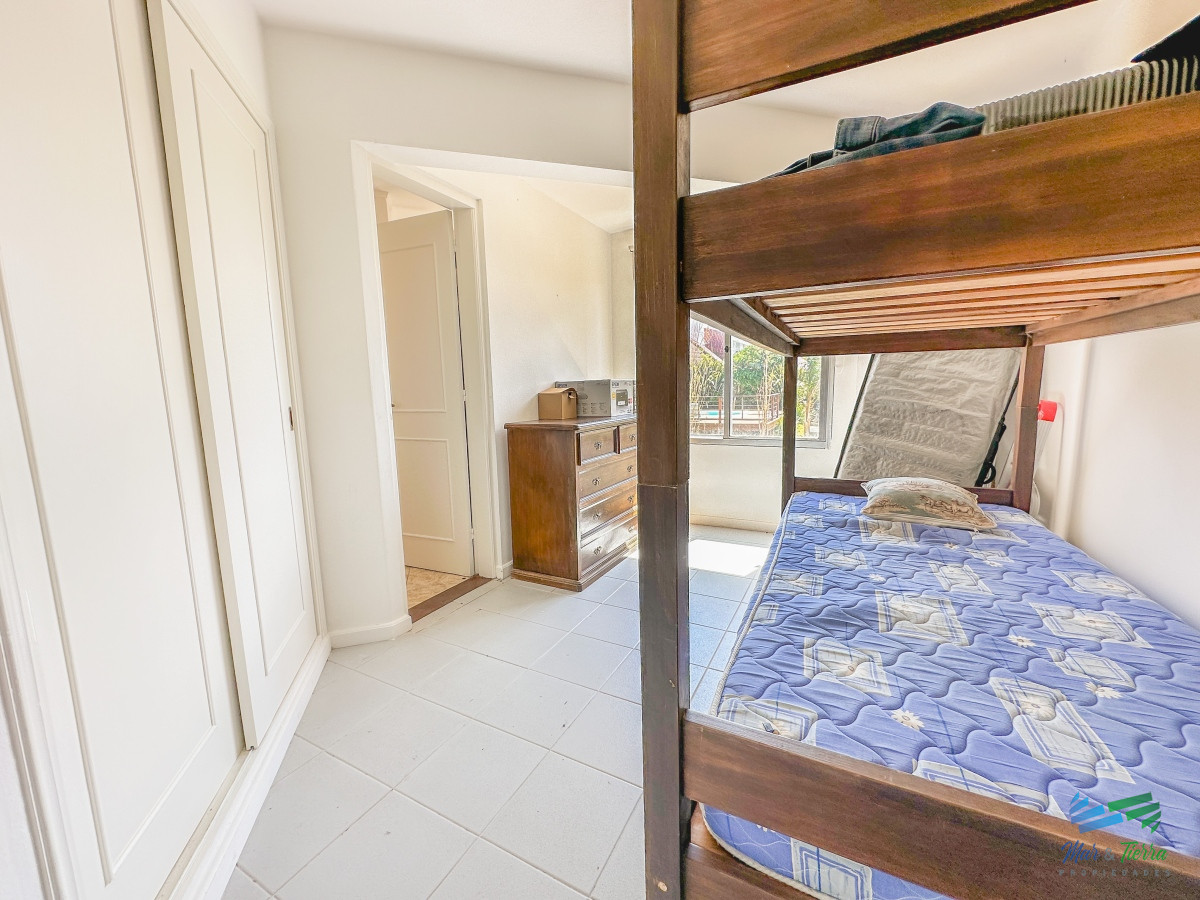 Apartamento ID.5490 - En venta apartamento de 3 dormitorios frente al mar en Pinares, Punta del Este