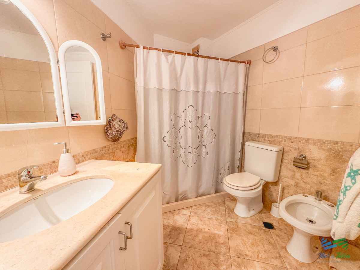 Apartamento ID.5490 - En venta apartamento de 3 dormitorios frente al mar en Pinares, Punta del Este