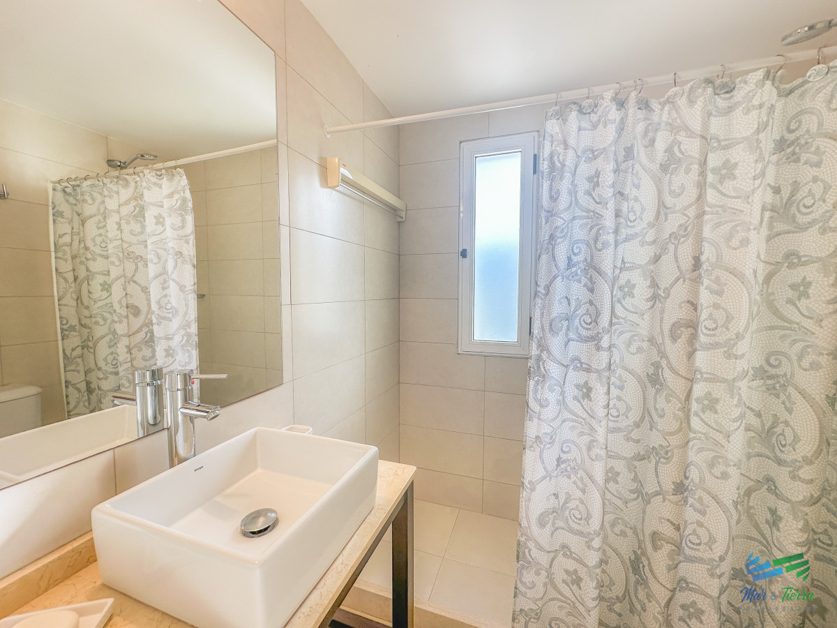 Apartamento ID.4655 - En venta Apartamento de 2 dormitorios en Península, Punta del Este