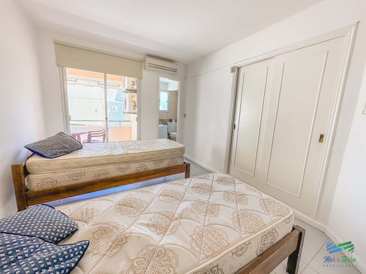 Apartamento ID.5490 - En venta apartamento de 3 dormitorios frente al mar en Pinares, Punta del Este