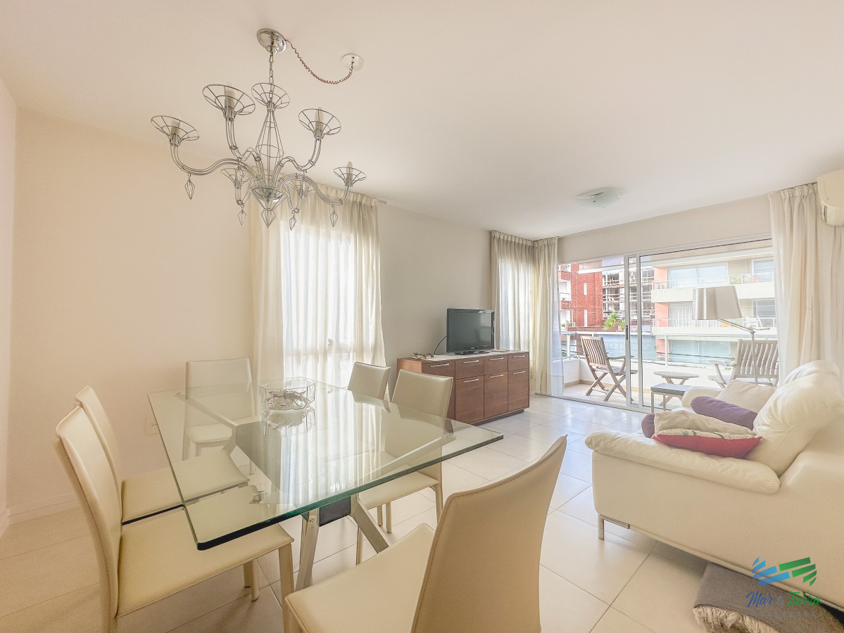 Apartamento ID.4655 - En venta Apartamento de 2 dormitorios en Península, Punta del Este