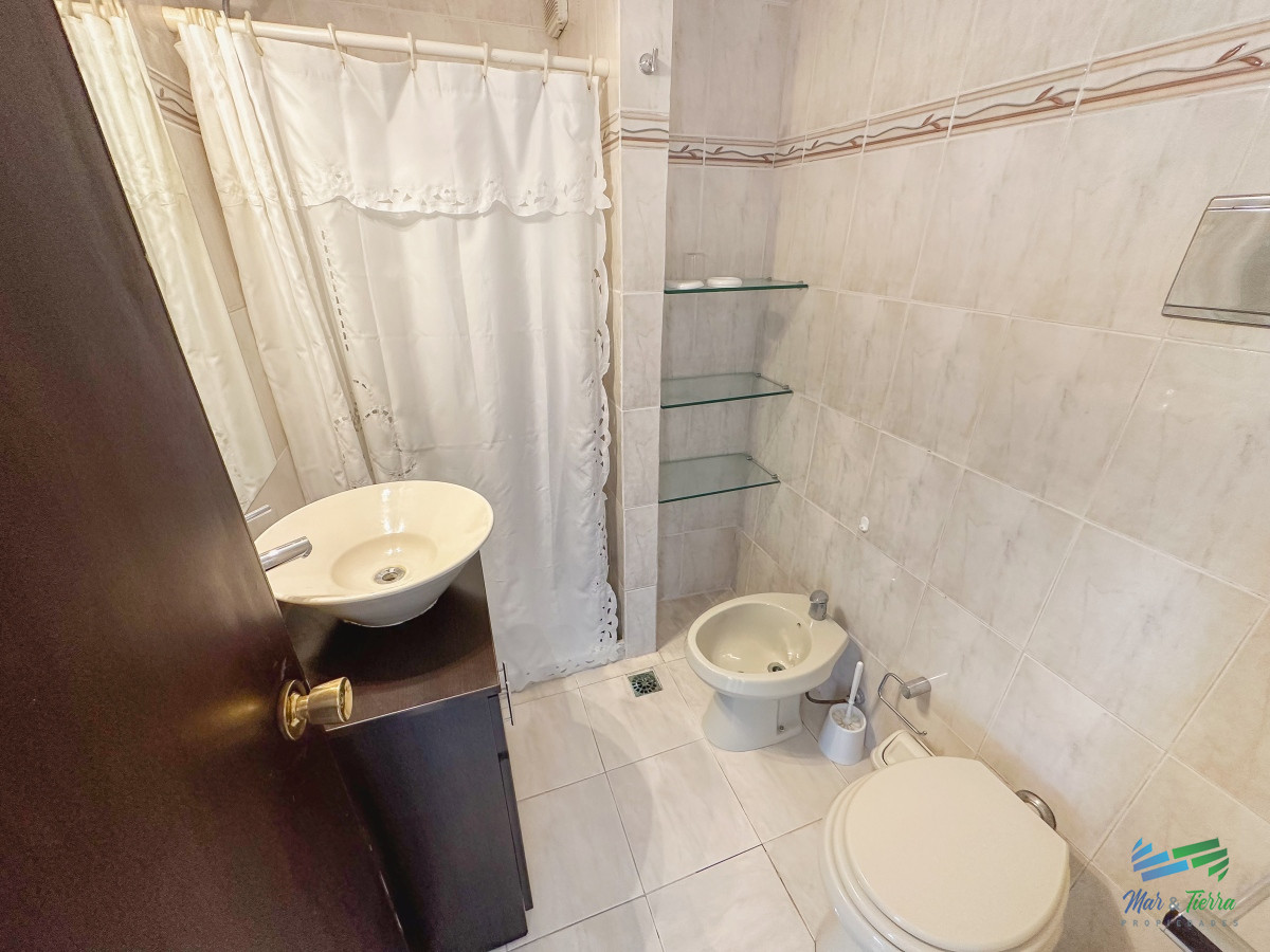 Apartamento ID.4691 - En venta apartamento 2 dormitorios, primera linea al mar en Peninsula, Punta del Este