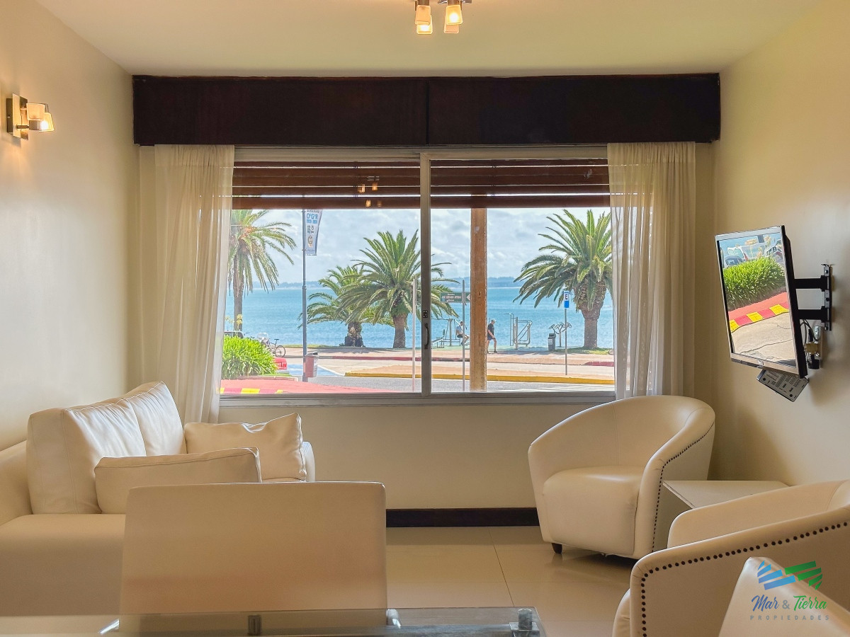 Apartamento ID.4691 - En venta apartamento 2 dormitorios, primera linea al mar en Peninsula, Punta del Este