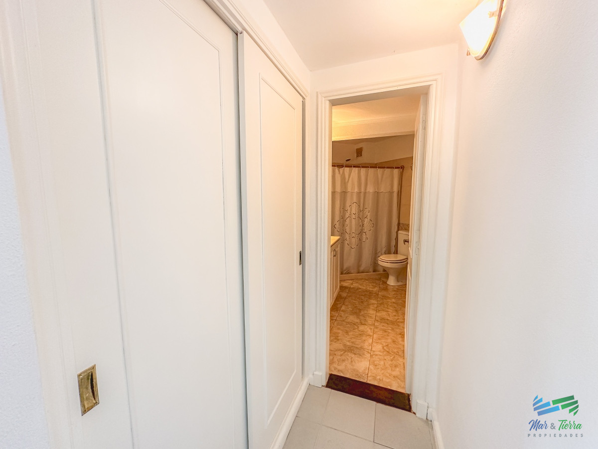 Apartamento ID.5490 - En venta apartamento de 3 dormitorios frente al mar en Pinares, Punta del Este