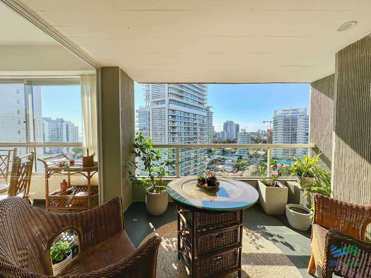 Apartamento ID.5492 - En venta apartamento 3 dormitorios en Brava, Punta del Este.