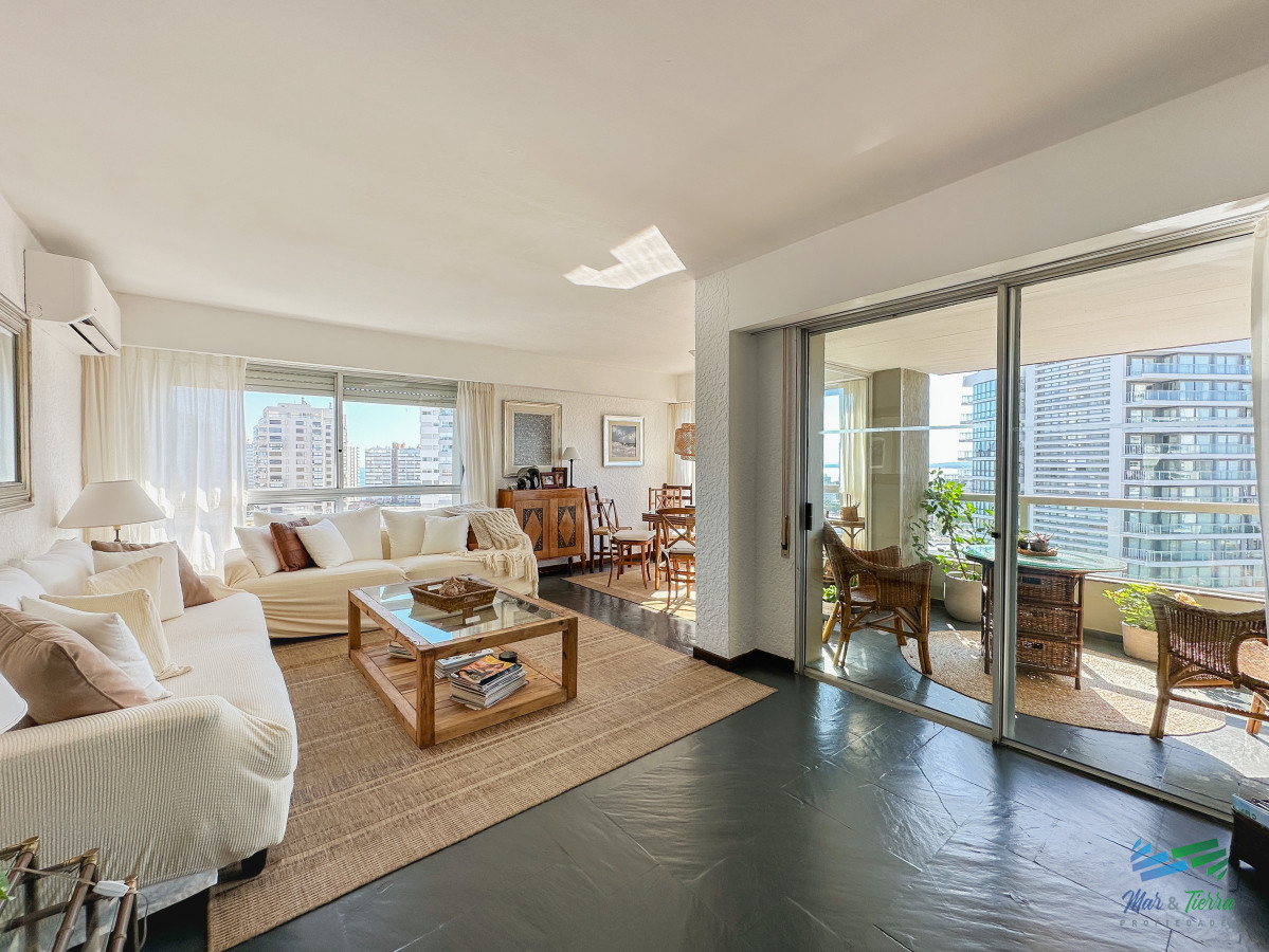 Apartamento ID.5492 - En venta apartamento 3 dormitorios en Brava, Punta del Este.