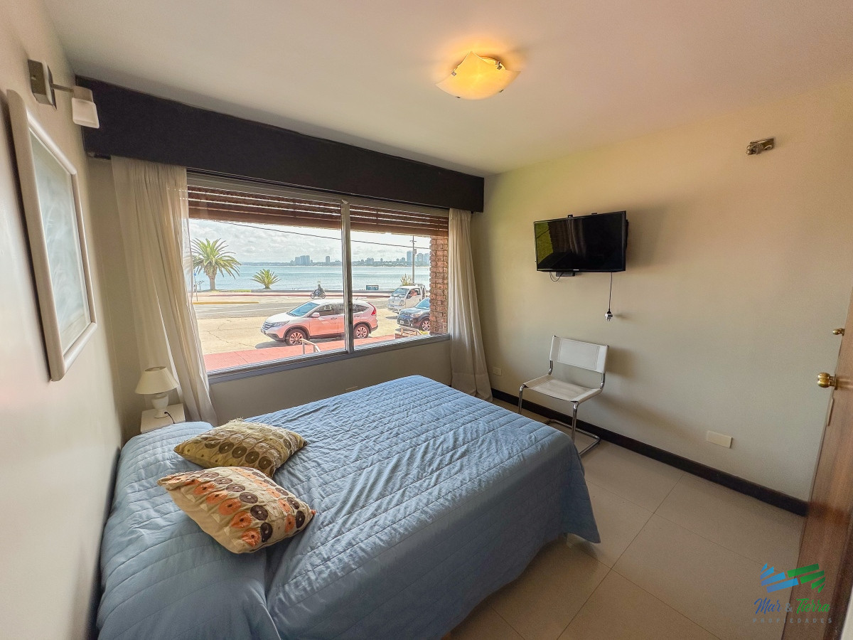 Apartamento ID.4691 - En venta apartamento 2 dormitorios, primera linea al mar en Peninsula, Punta del Este