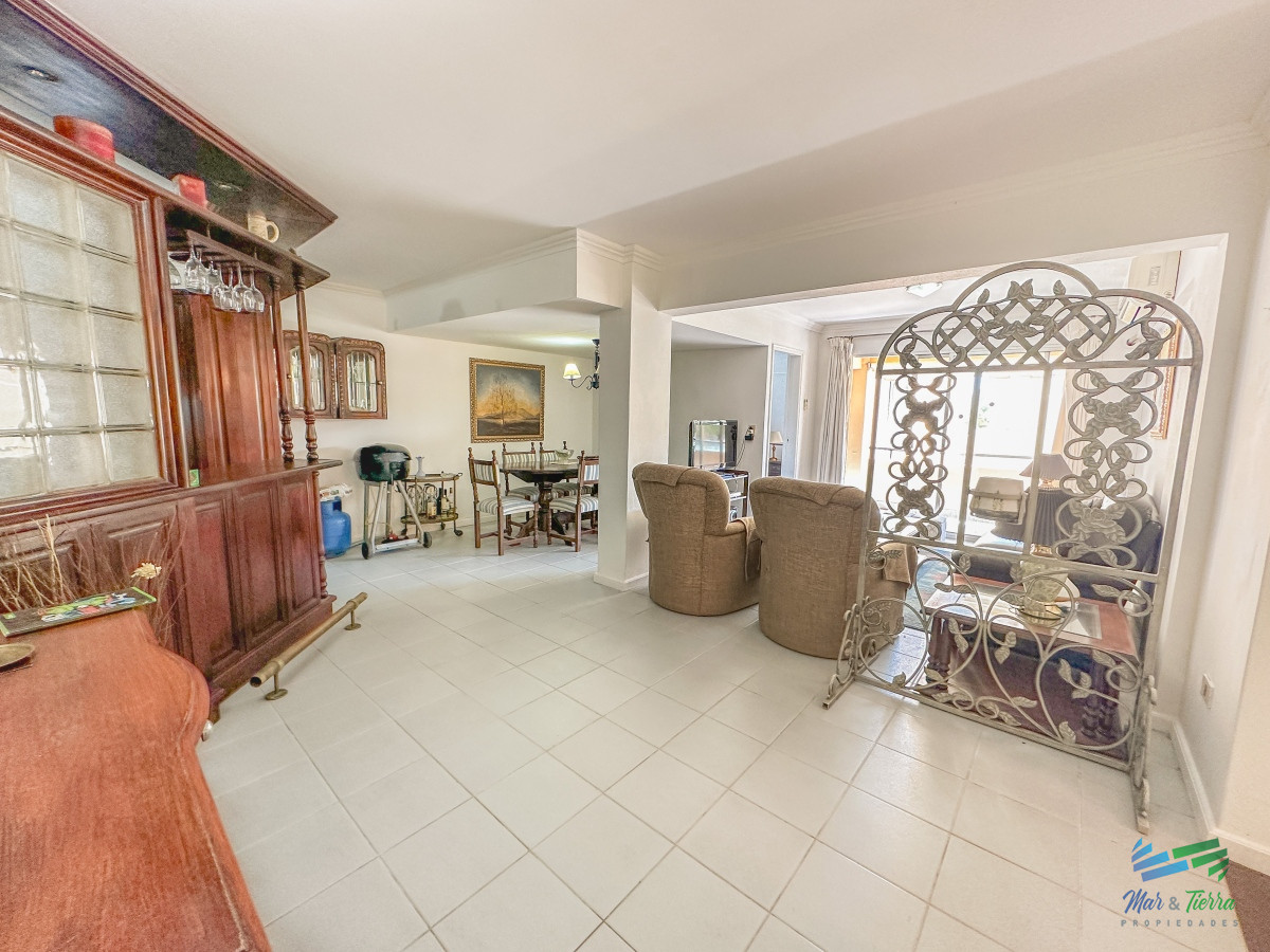 Apartamento ID.5490 - En venta apartamento de 3 dormitorios frente al mar en Pinares, Punta del Este