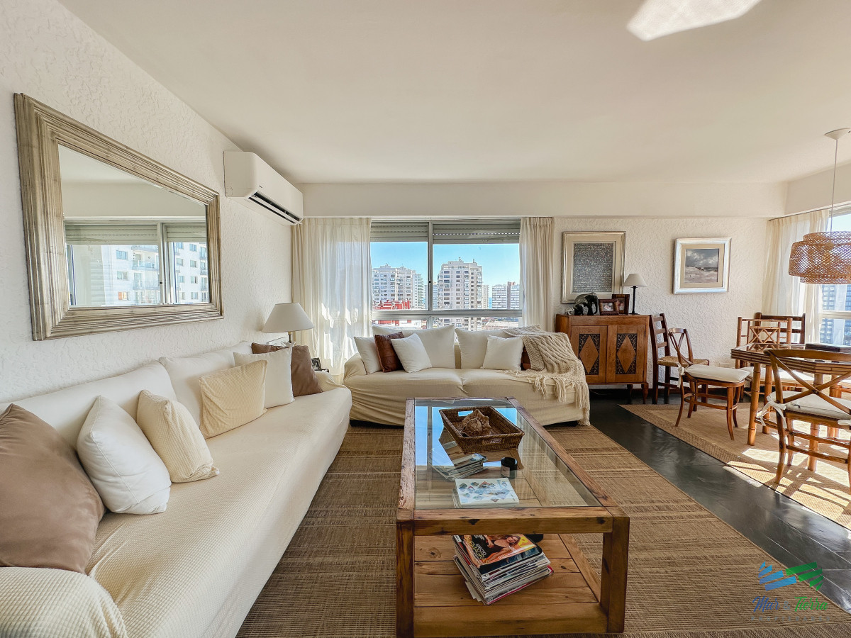 Apartamento ID.5492 - En venta apartamento 3 dormitorios en Brava, Punta del Este.