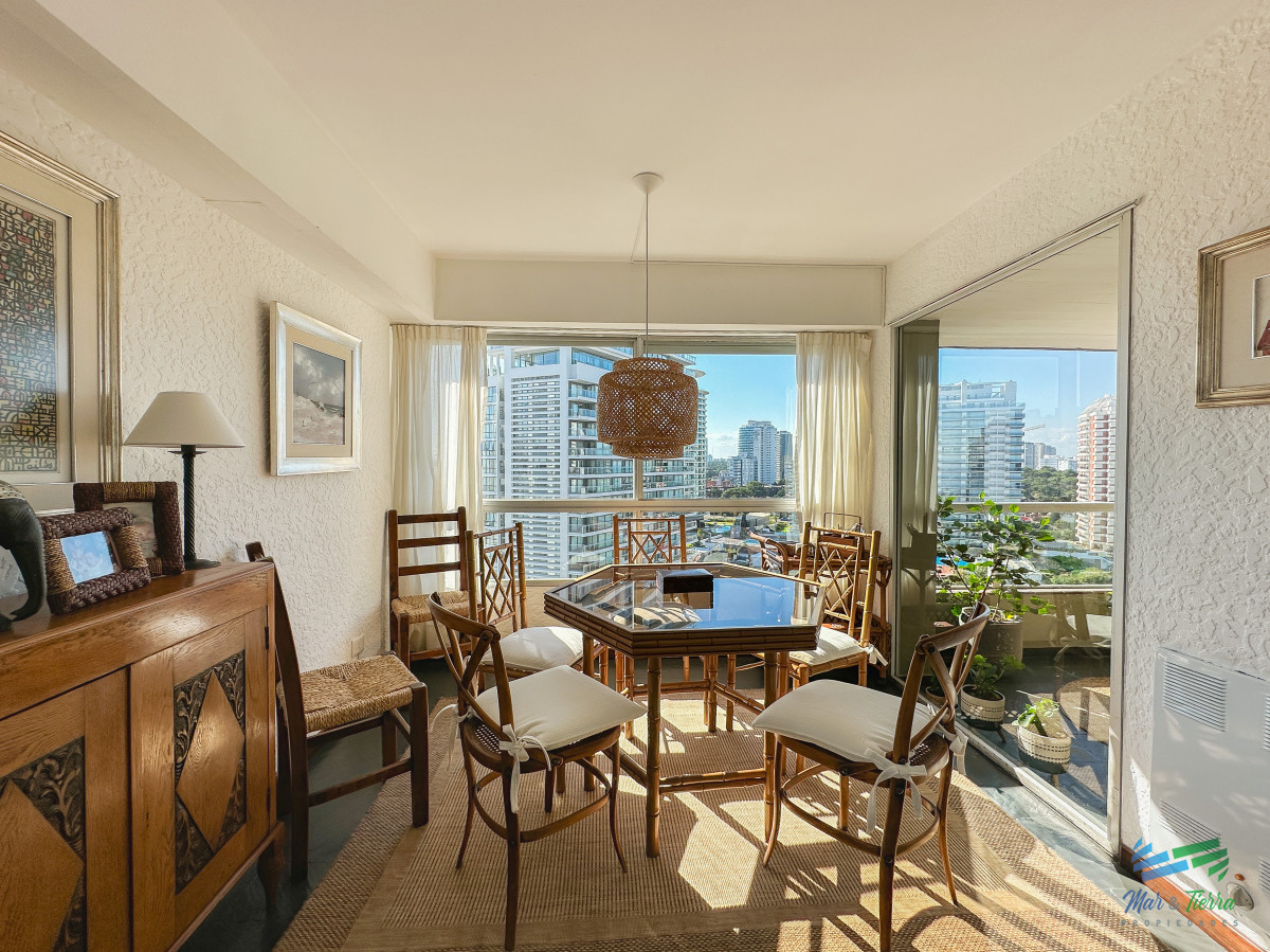 Apartamento ID.5492 - En venta apartamento 3 dormitorios en Brava, Punta del Este.