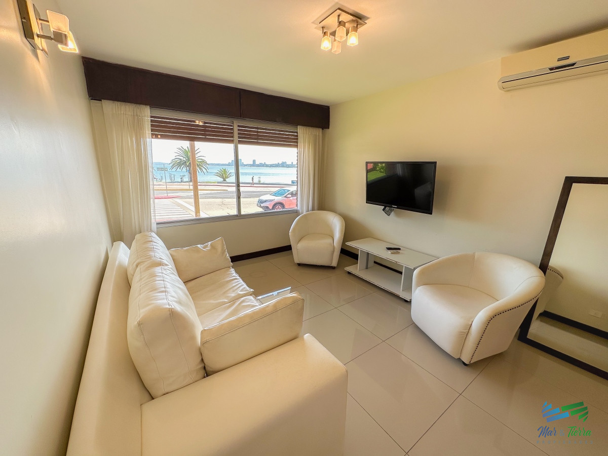 Apartamento ID.4691 - En venta apartamento 2 dormitorios, primera linea al mar en Peninsula, Punta del Este