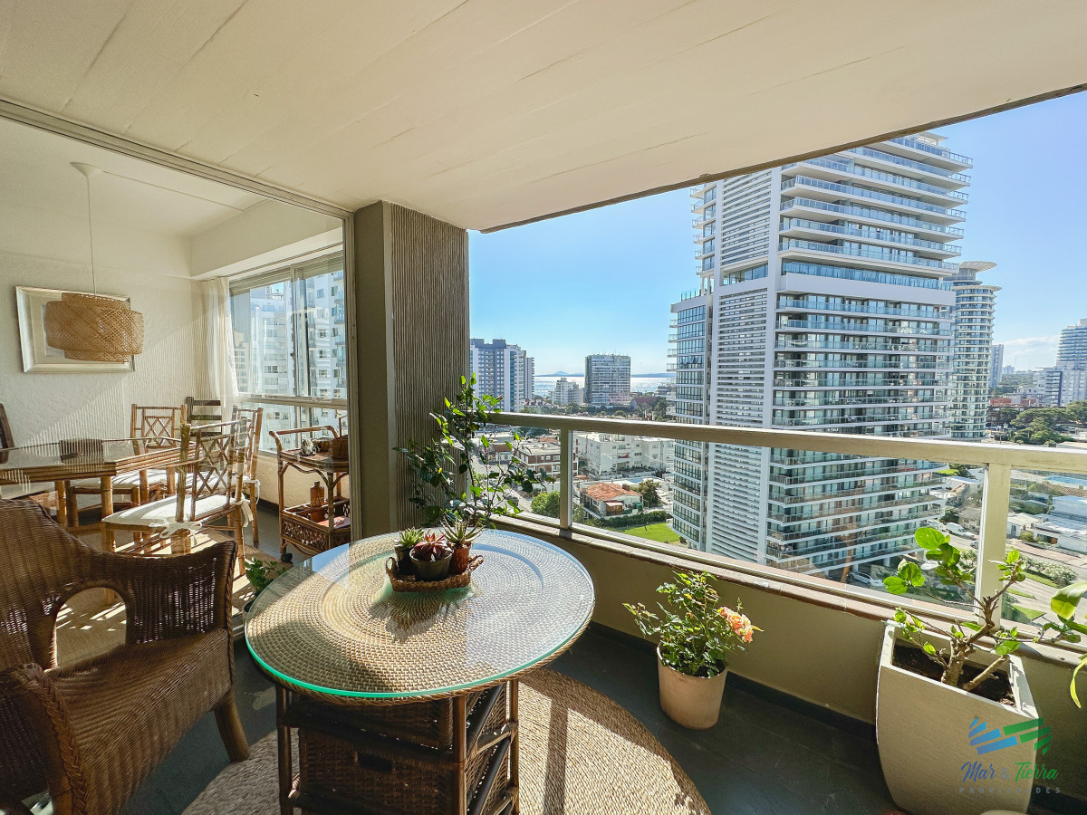 Apartamento ID.5492 - En venta apartamento 3 dormitorios en Brava, Punta del Este.