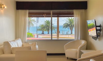 En venta apartamento 2 dormitorios, primera linea al mar en Peninsula, Punta del Este