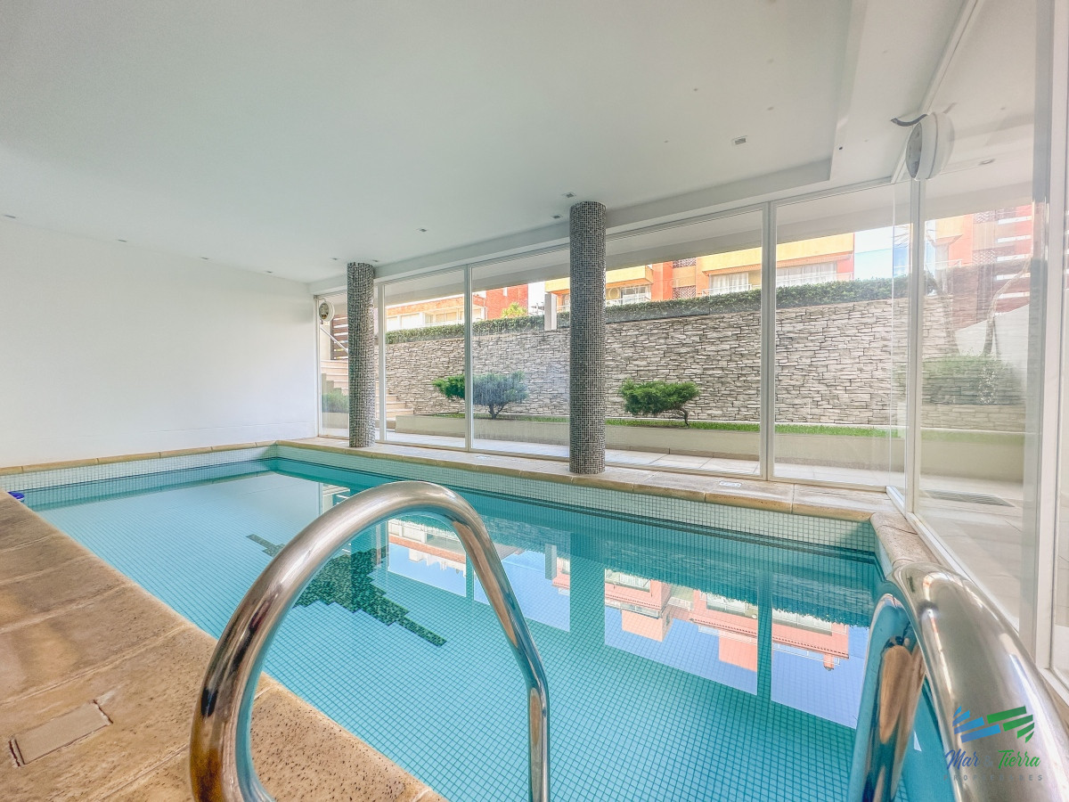 Apartamento ID.4655 - En venta Apartamento de 2 dormitorios en Península, Punta del Este