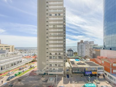 Apartamento ID.3129 - Apartamento en Península con vista al Puerto, 2 dormitorios VENTA OPORTUNIDAD