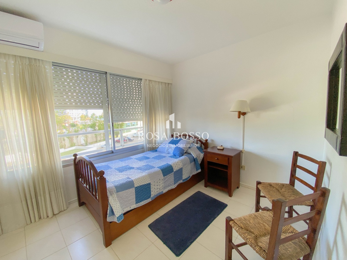 Apartamento ID.9803 - Apartamento Venta 4 dormitorios Primera Linea Mansa Punta del Este