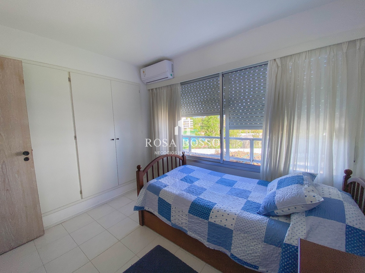 Apartamento ID.9803 - Apartamento Venta 4 dormitorios Primera Linea Mansa Punta del Este
