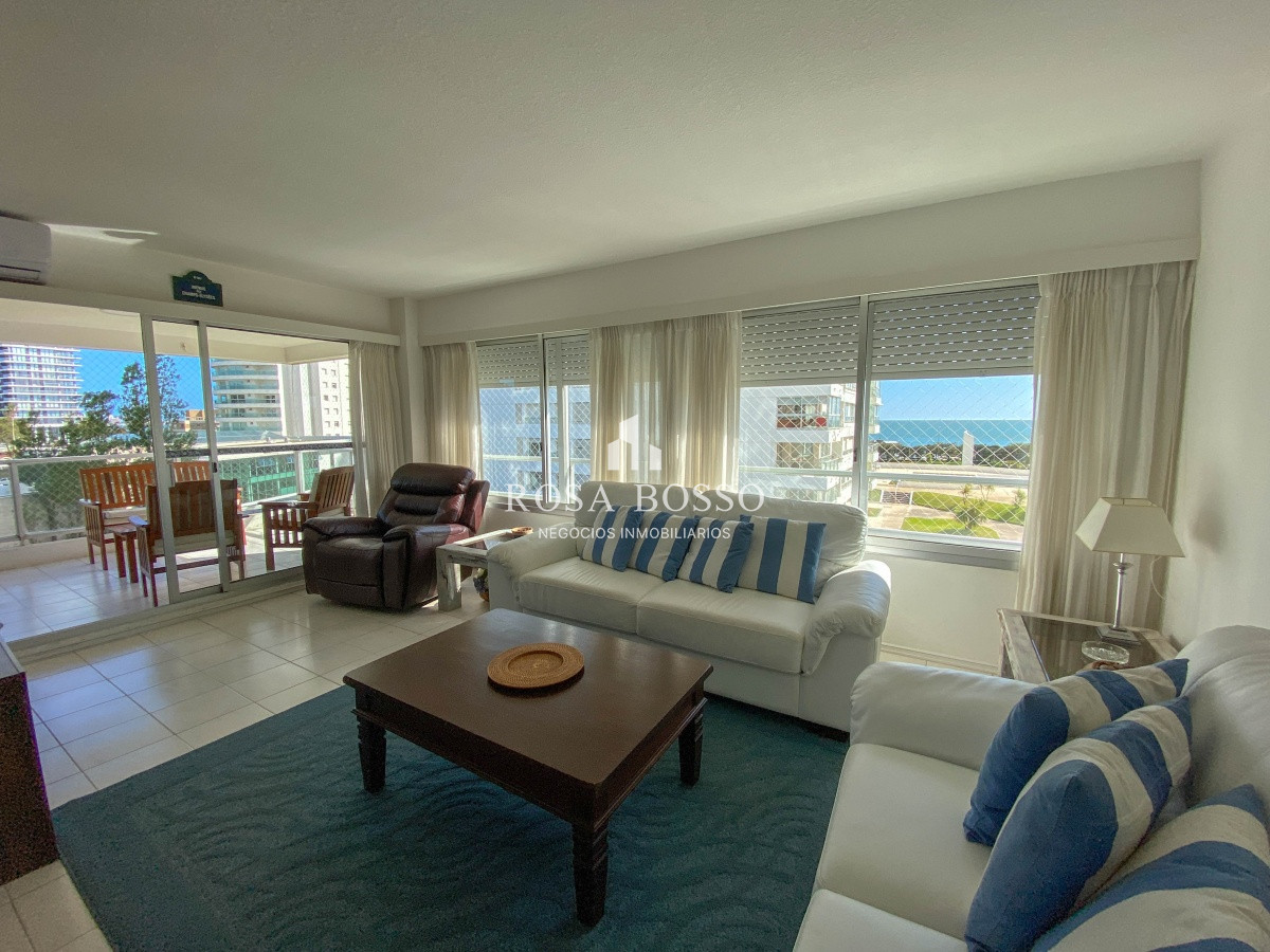 Apartamento ID.9803 - Apartamento Venta 4 dormitorios Primera Linea Mansa Punta del Este