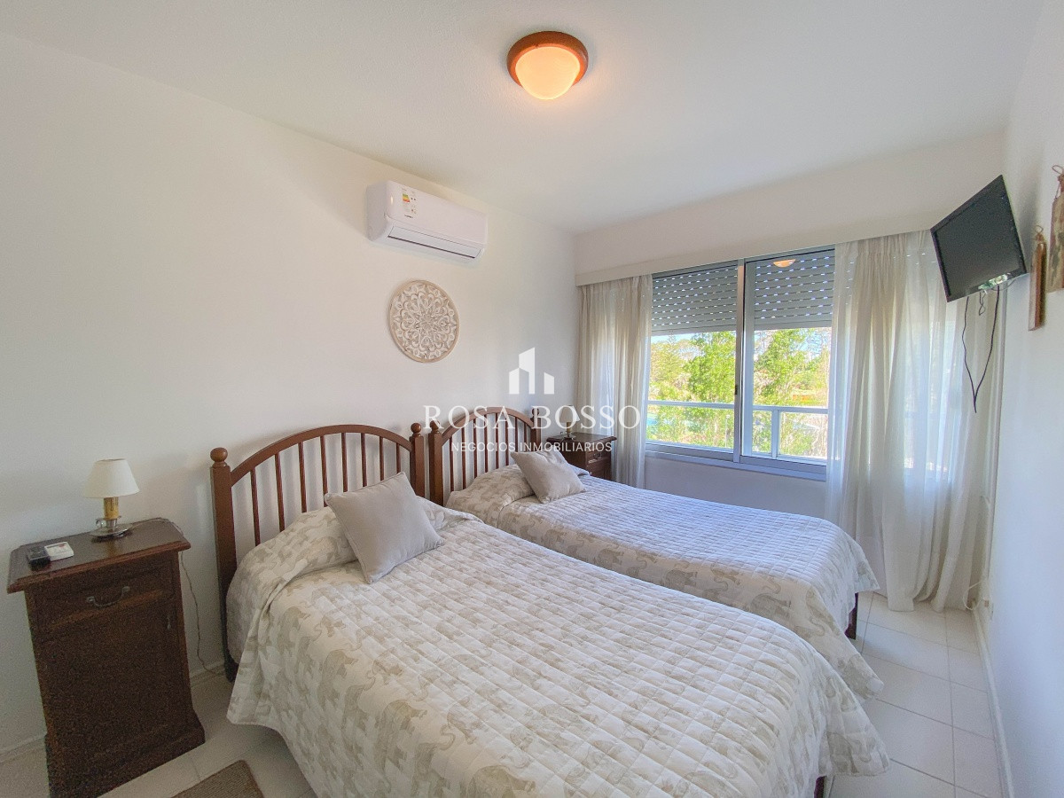 Apartamento ID.9803 - Apartamento Venta 4 dormitorios Primera Linea Mansa Punta del Este