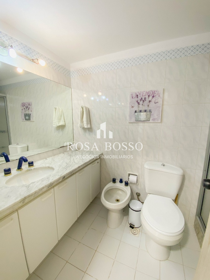 Apartamento ID.9803 - Apartamento Venta 4 dormitorios Primera Linea Mansa Punta del Este