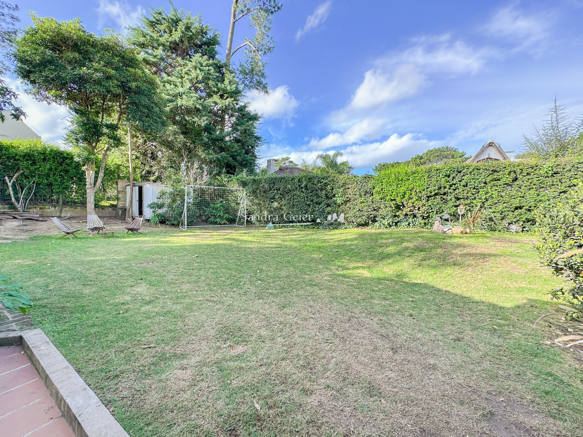 Casa ID.2990 - Casa en Pinares, 3 dormitorios más dependencia