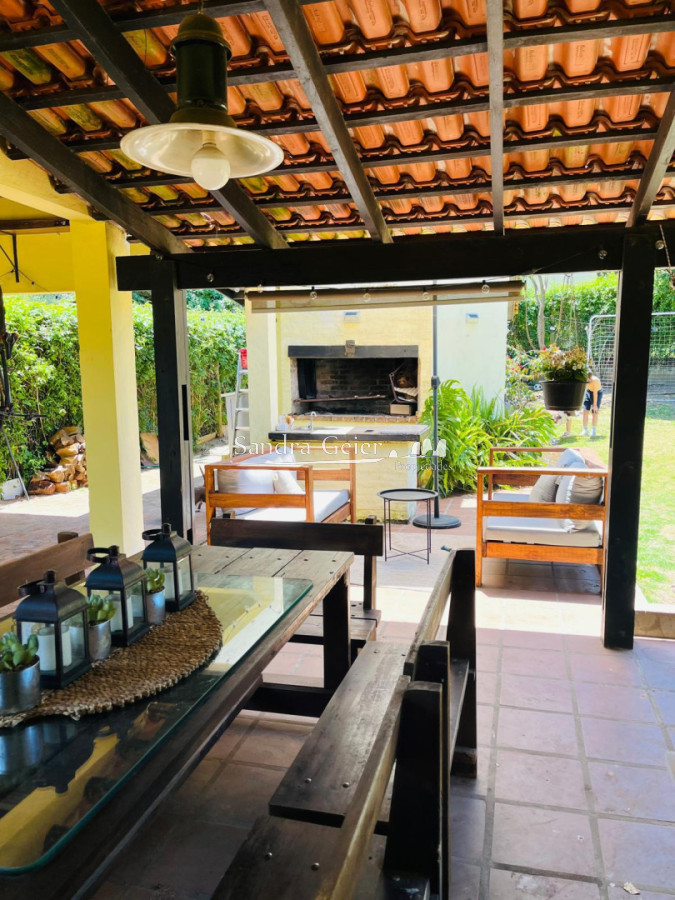 Casa ID.2990 - Casa en Pinares, 3 dormitorios más dependencia