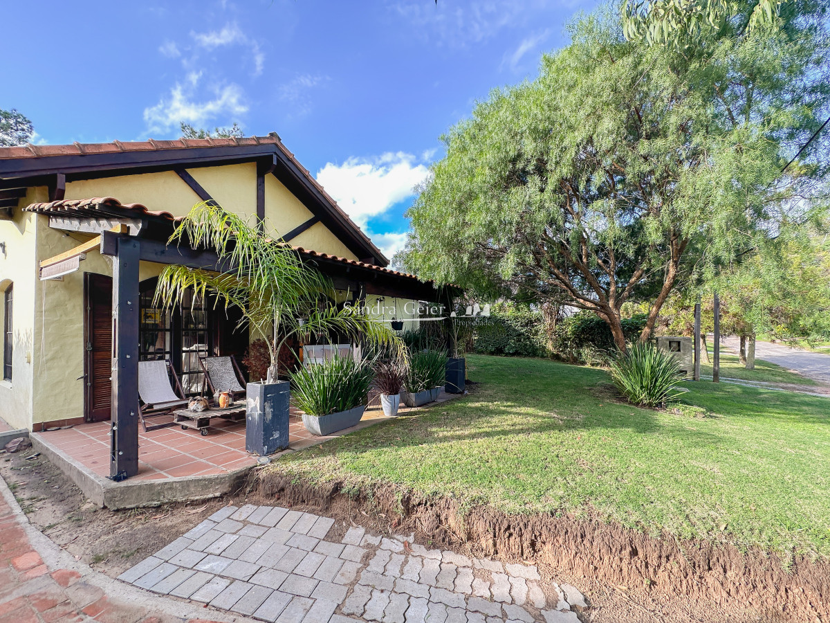 Casa ID.2990 - Casa en Pinares, 3 dormitorios más dependencia