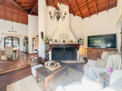 Casa ID.2990 - Casa en Pinares, 3 dormitorios más dependencia