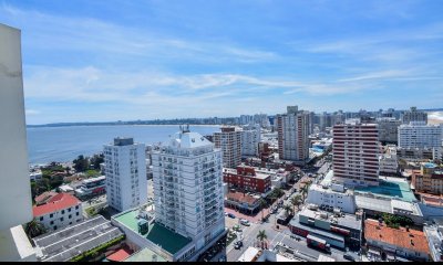 Piso alto en Península, 2 dormitorios con vista al mar