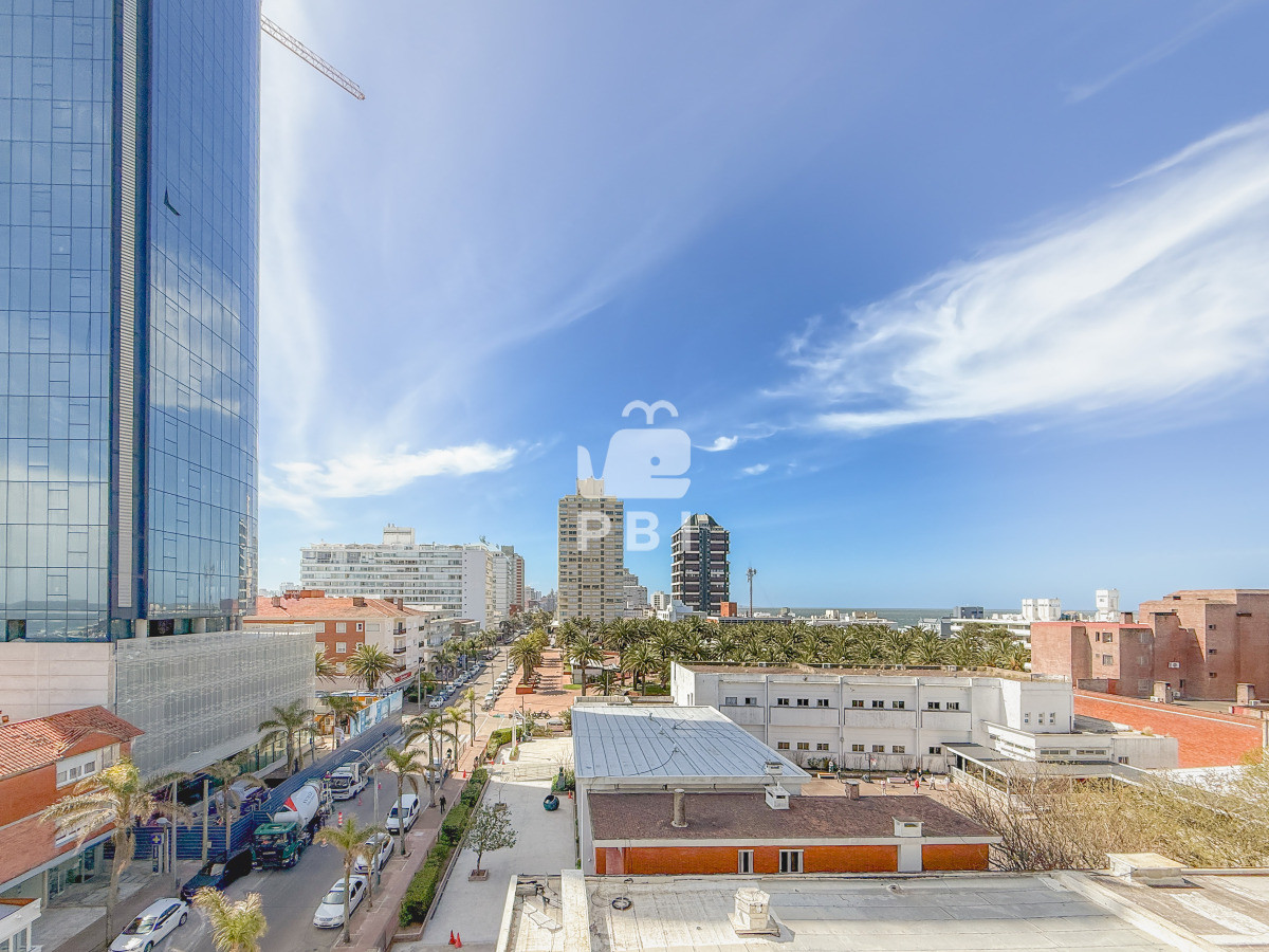 QXBhcnRhbWVudG8gZW4gUGVuw61uc3VsYSBjb24gdmlzdGEgYWwgUHVlcnRvLCAyIGRvcm1pdG9yaW9zIC0gVG9ycmUgVmVyb25hIC0gUmVmIDogUEJJMTUyMDk=