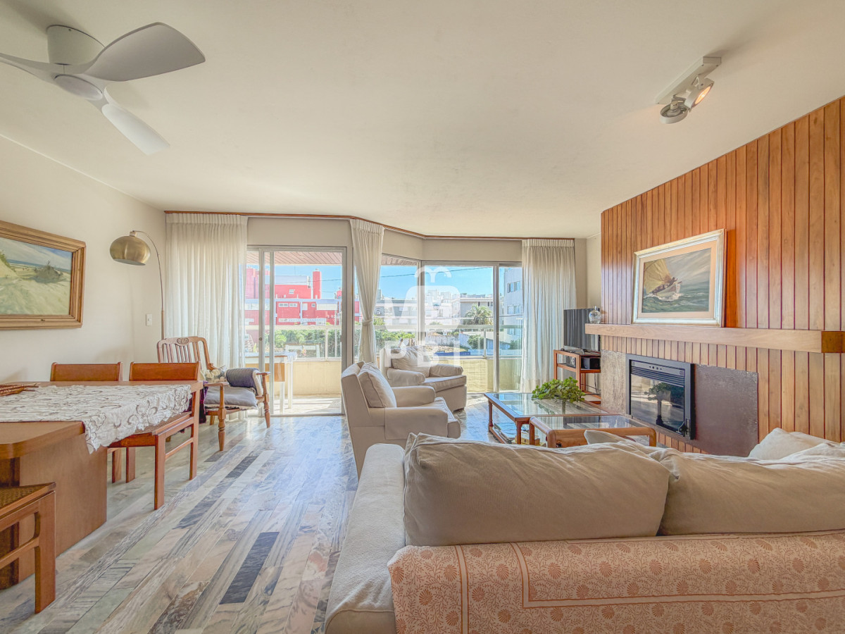 QXBhcnRhbWVudG8gZW4gUGVuw61uc3VsYSwgMyBkb3JtaXRvcmlvcyAtIEJyaXNhcyAtIFJlZiA6IFBCSTE1NjUx